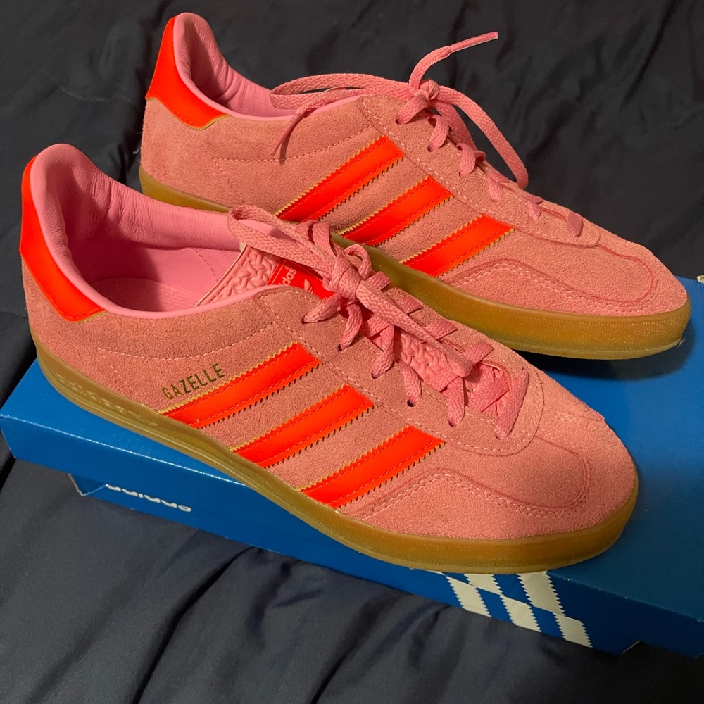 Women’s 8.5 Adidas Gazelle